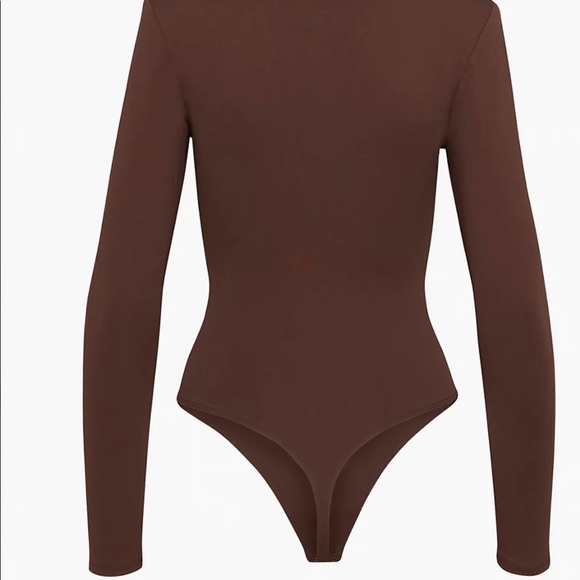 Babaton Aritzia CONTOUR bodysuit with shoulder pads - Picture 4 of 5